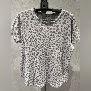 Old Navy animal print shirt. Size M